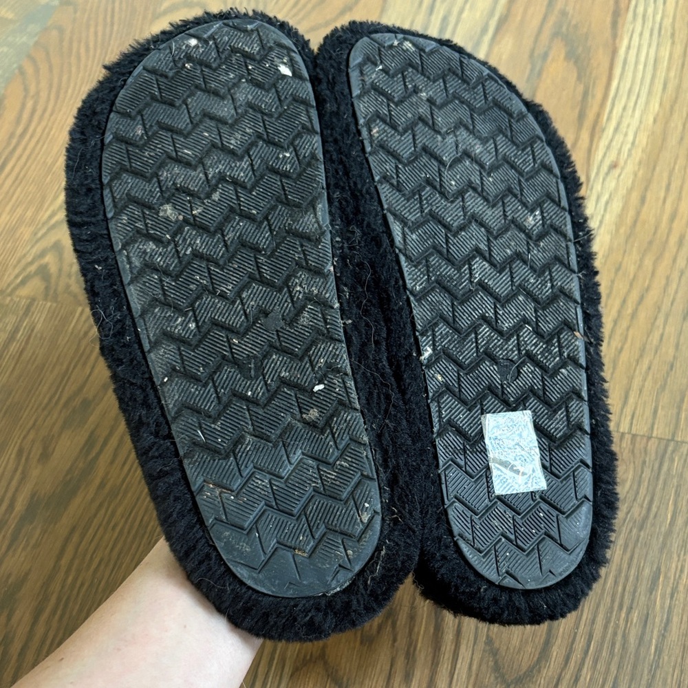 Soda Black Faux-Fur Crisscross Slide Slippers - Picture 3 of 3